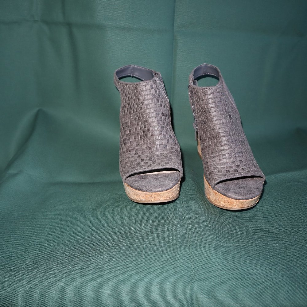 Fergalicious by Fergie Wedges size 6